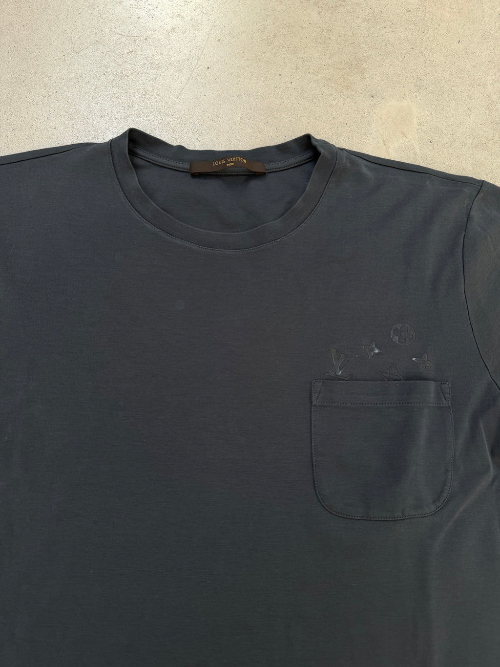 LV black short-sleeve pocket T-shirt - imagen 2