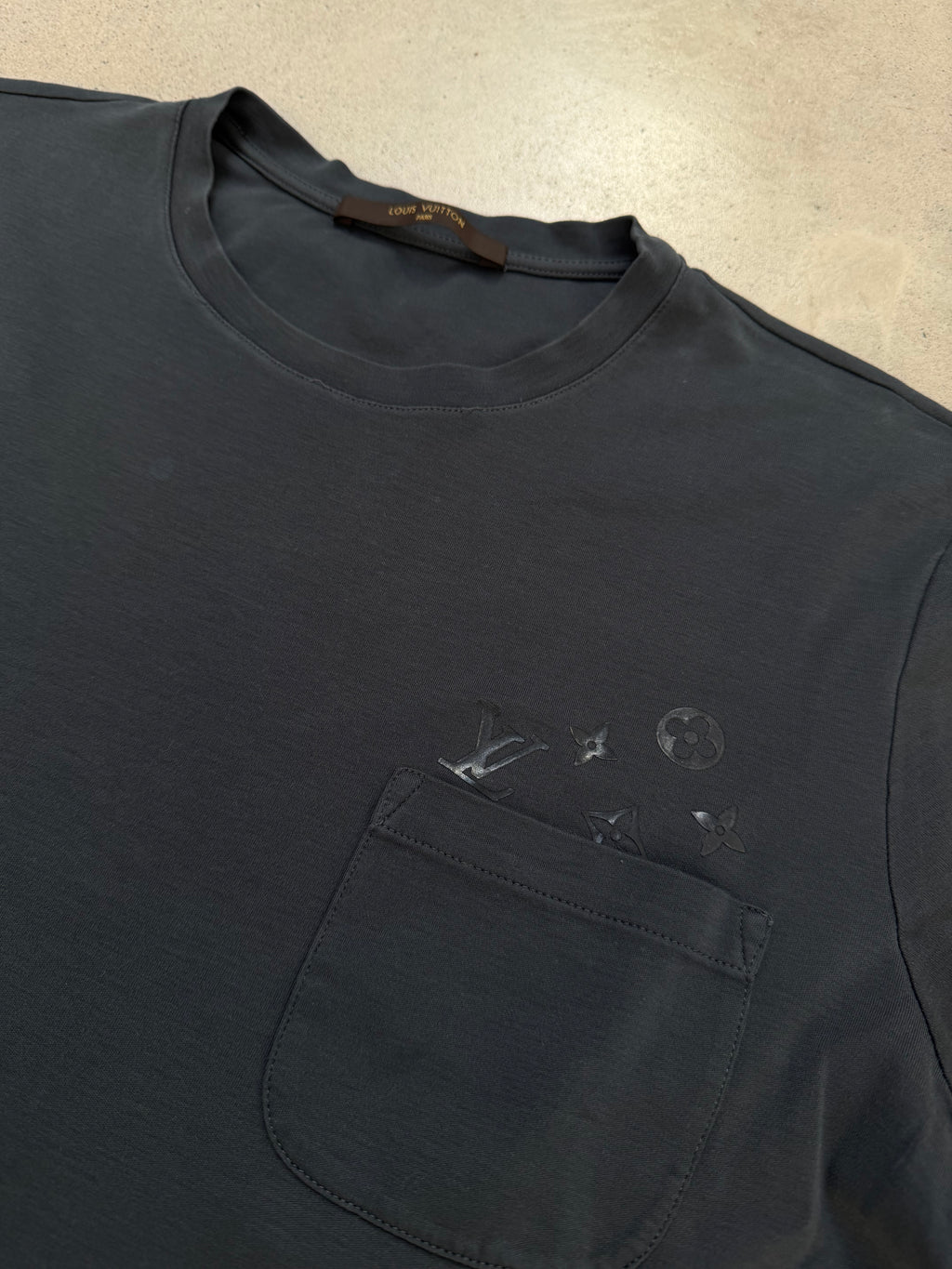 LV black short-sleeve pocket T-shirt - imagen 3