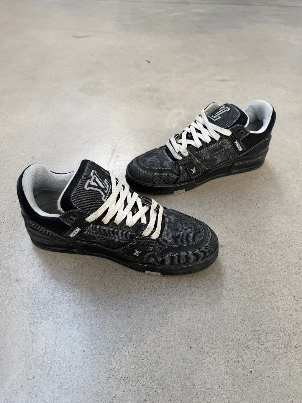 LV Monogram Denim Black Trainer - imagen 2