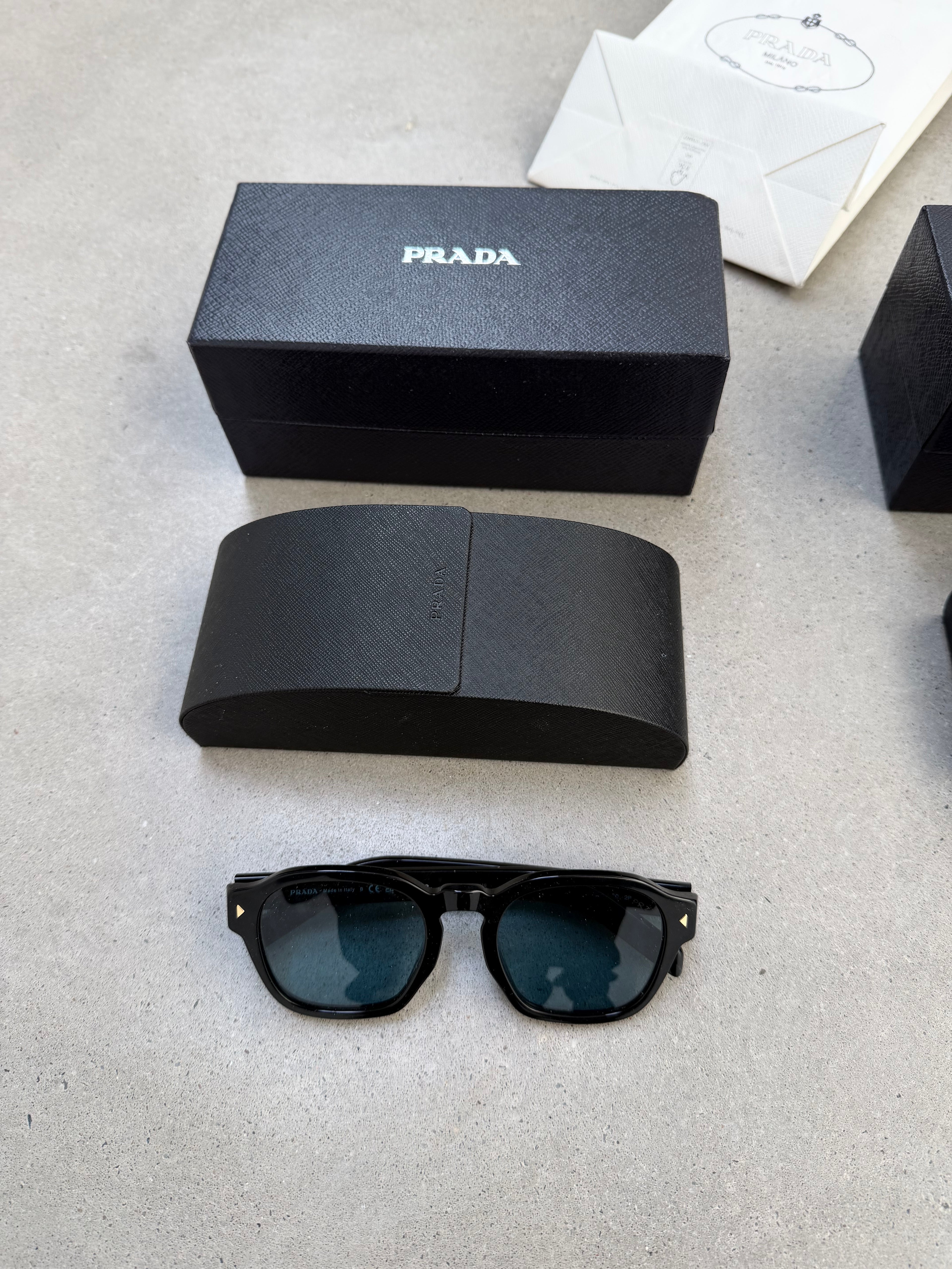Prada SPRA16 Phantos Sunglasses - imagen 3